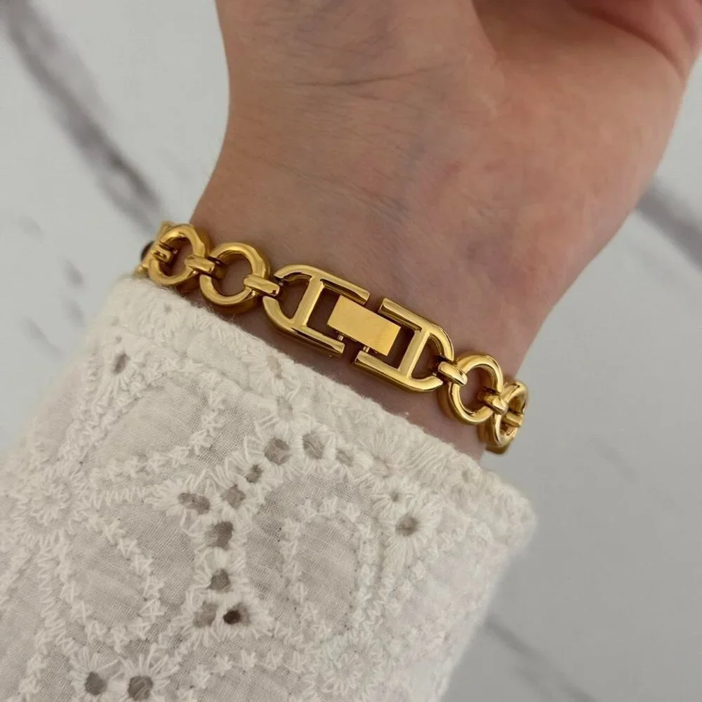 SKU:0110 cute gold burgundy mini watch gold bracelet burgundy stone +in gift bag
